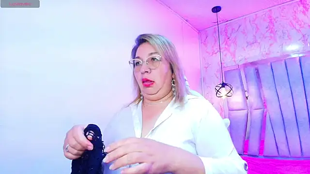 MaylinRosse  online show from October 17, 8:23 pm