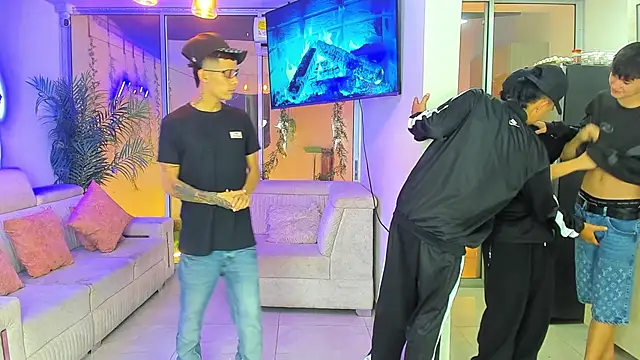 Houseofwarrios online show from April 16, 4:35 am