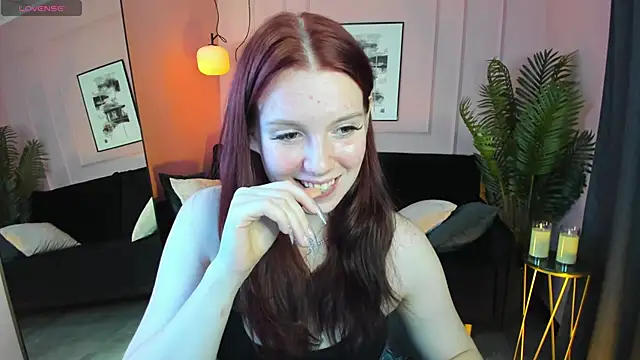 Layla Glam online show from October 19, 1:46 pm