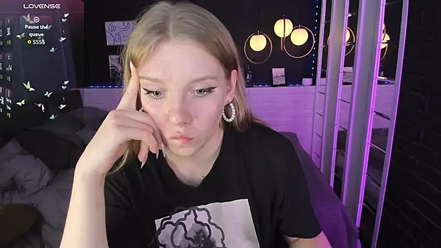 Layla Glam online show from September 20, 1:31 pm