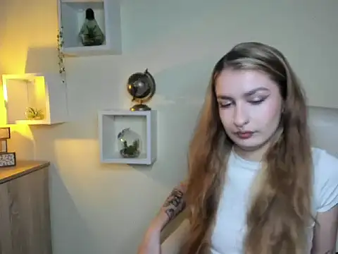 NinaBlond1 online show from November 18, 6:47 am