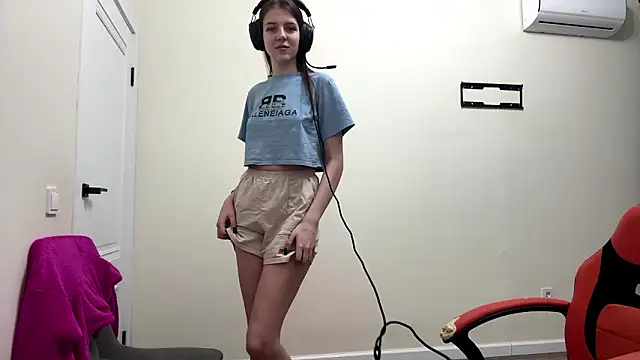 Elira Breeze online show from February 2, 12:37 pm