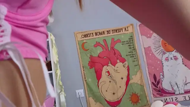 Leri Dells online show from February 19, 2:00 am