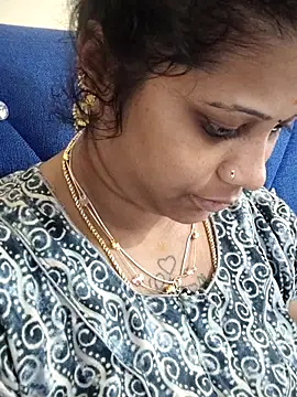 sweetqueen143 online show from November 23, 4:15 am