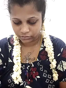 sweetqueen143 online show from April 11, 6:33 pm