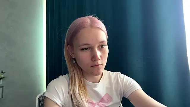 TwinedPeril online show from October 4, 7:25 am