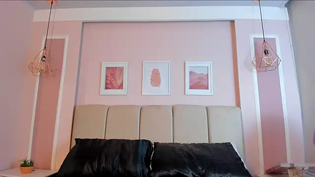 Sarah Reidd online show from November 4, 12:32 pm