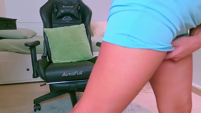 milfnameless online show from September 25, 8:50 pm