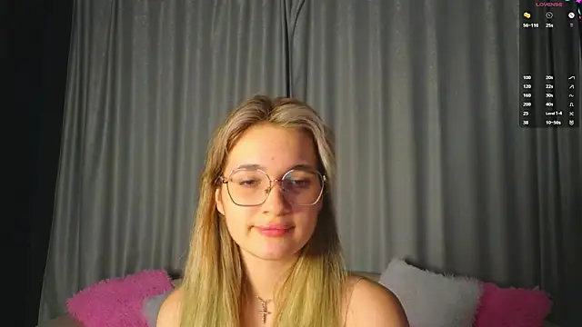 vivyboo111 online show from November 1, 8:46 pm