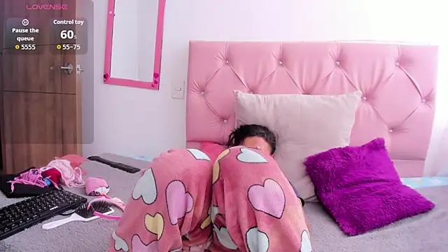 EllaCute Young online show from November 7, 4:45 pm