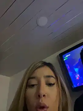 MoniUribe online show from November 5, 10:53 am