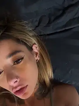 MoniUribe online show from September 21, 3:49 am