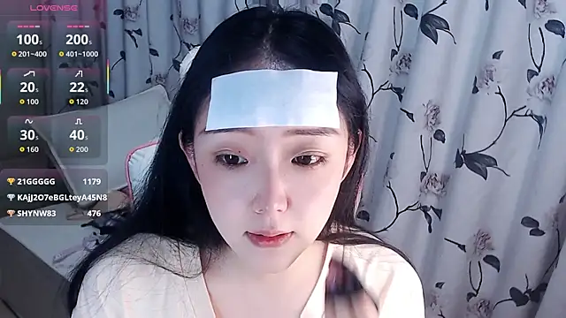 Niannian- online show from October 12, 5:59 pm