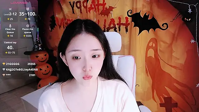 Niannian- online show from October 31, 5:17 pm