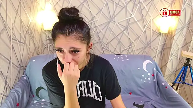 Charming LIA online show from November 6, 5:19 pm