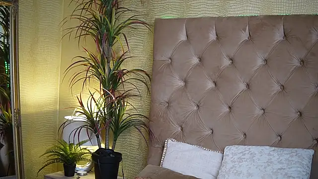 TiffanyTaboo online show from November 26, 8:10 pm