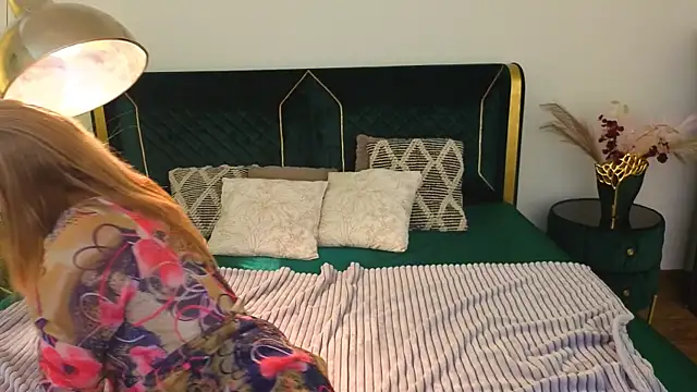 AlinaLiii online show from April 15, 1:00 pm