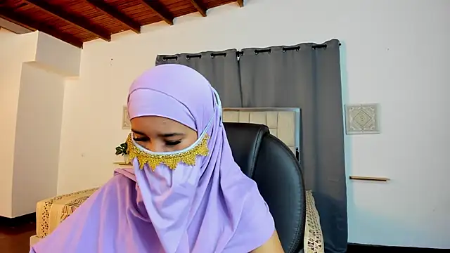 kalila latif online show from October 28, 2:39 am