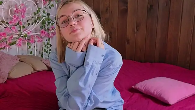 KelleDomin online show from October 10, 9:14 am