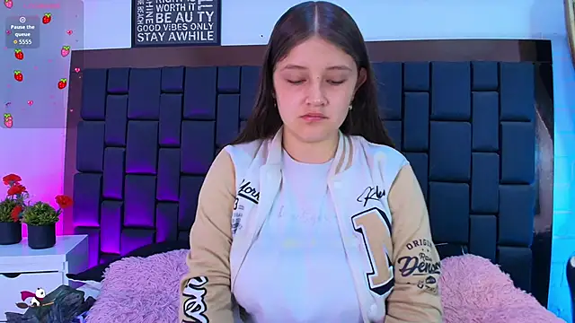 Krystal Heartss online show from November 5, 5:18 pm