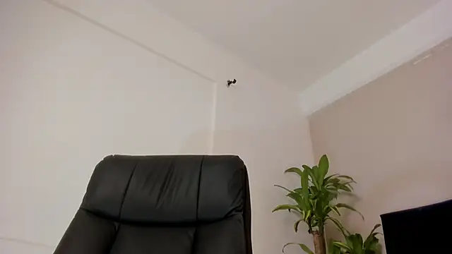 Iris Parkerr online show from November 5, 12:43 pm