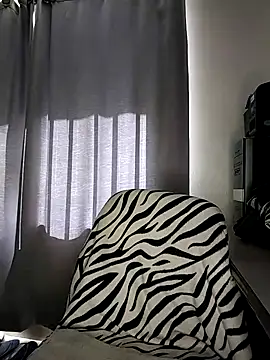 Mia-Reyes online show from November 4, 1:49 pm