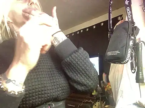 blondebarbiebae online show from February 25, 8:02 am