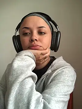 NaiaWhisper online show from September 30, 2:33 pm