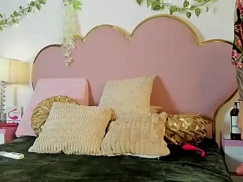 NaiaWhisper online show from October 8, 9:46 am