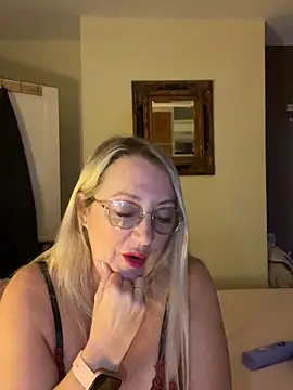 Littleangeleyes online show from October 28, 4:35 pm