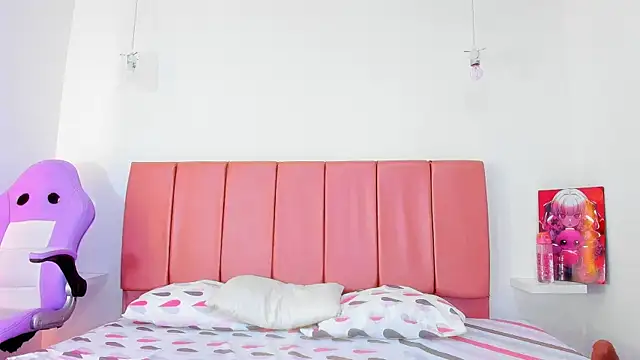 emily  walker online show from January 11, 4:39 am