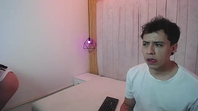 jakeyariana online show from October 21, 8:13 pm