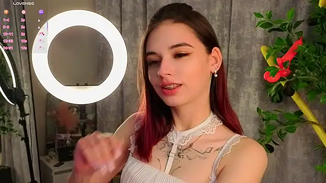 LunaraRada online show from February 3, 7:18 pm