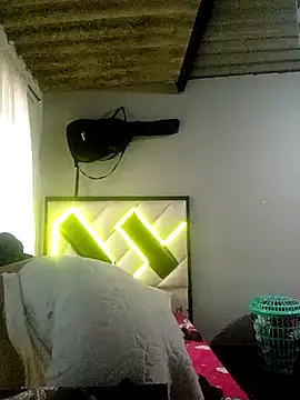 NileveSantanna online show from October 6, 9:19 pm