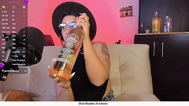 tellmemaddie online show from April 7, 12:56 am