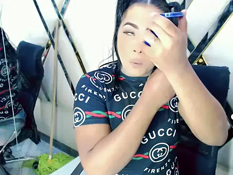 AuroraRoss online show from October 23, 7:20 pm