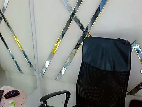 AuroraRoss online show from November 15, 8:43 pm