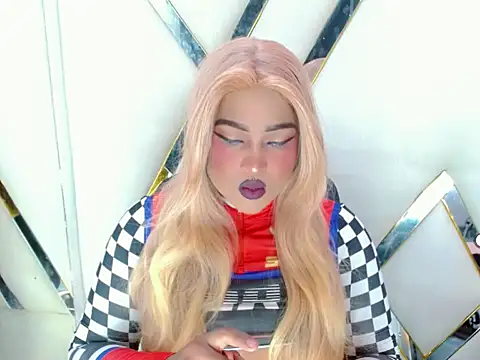 AuroraRoss online show from November 17, 8:20 pm