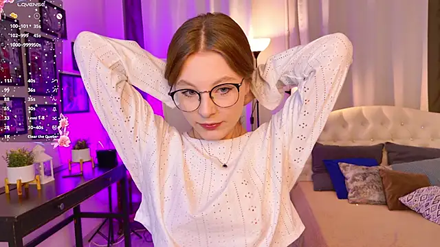 Bubblegum Babe  online show from October 18, 8:10 pm