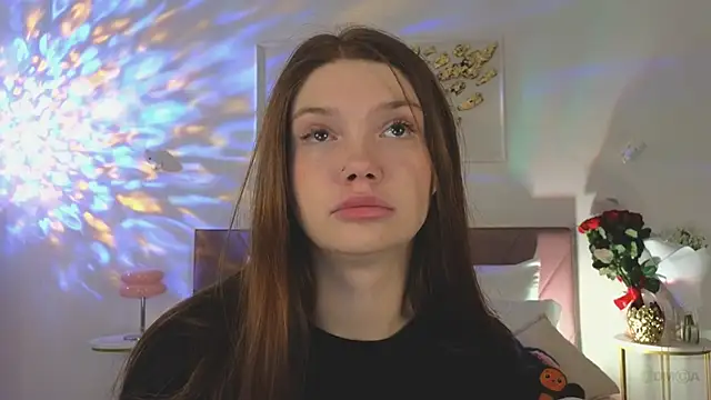 Nicole Broown  online show from December 4, 9:37 pm