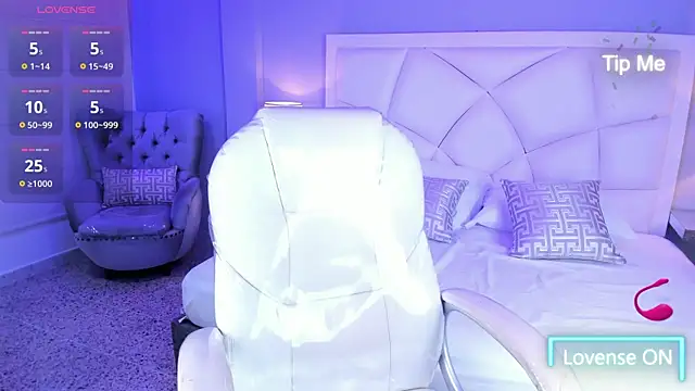 LillyWillss online show from November 8, 5:01 am