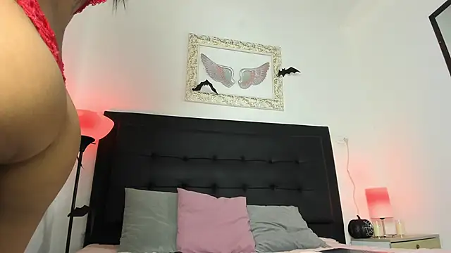 Nyra 18 online show from October 18, 9:05 pm