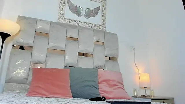 Nyra 18 online show from November 20, 2:01 am