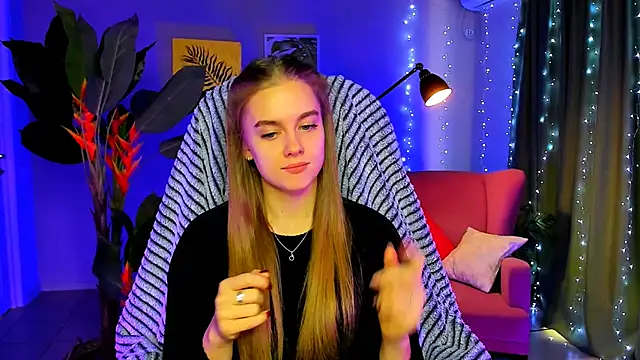 JuneWoods online show from February 5, 7:22 am