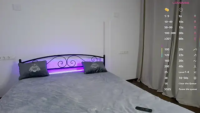 KariDollar online show from March 25, 9:28 pm