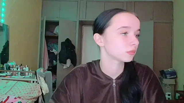 Emilia Light online show from April 1, 2:03 pm