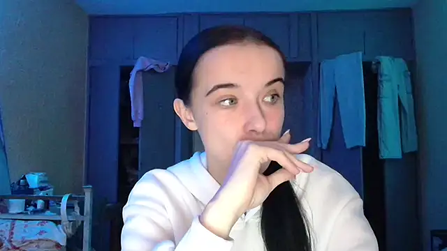 Emilia Light online show from October 19, 9:44 am