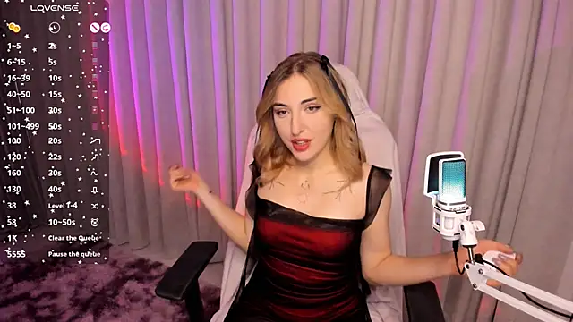 AmyVilvet  online show from February 14, 11:18 pm