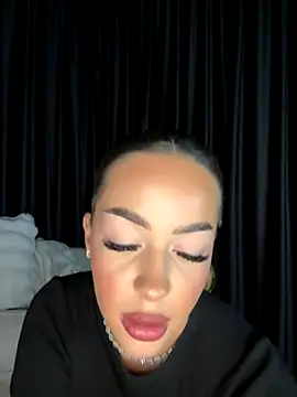 xJuliaax online show from September 27, 7:32 pm