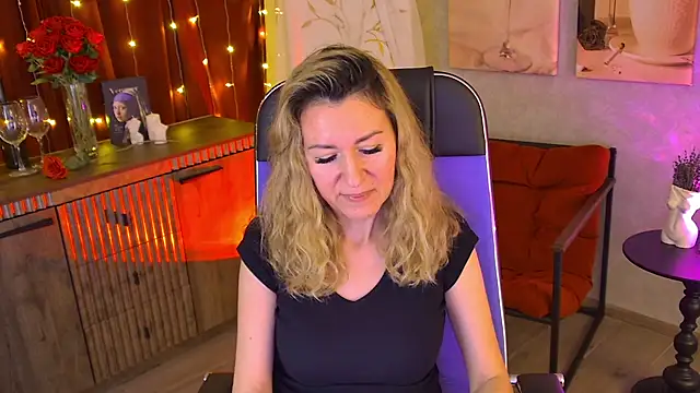 DonnaSmitth online show from April 20, 6:33 pm